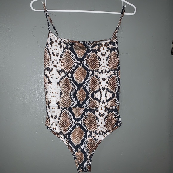 PrettyLittleThing Bodysuit - Picture 2 of 6